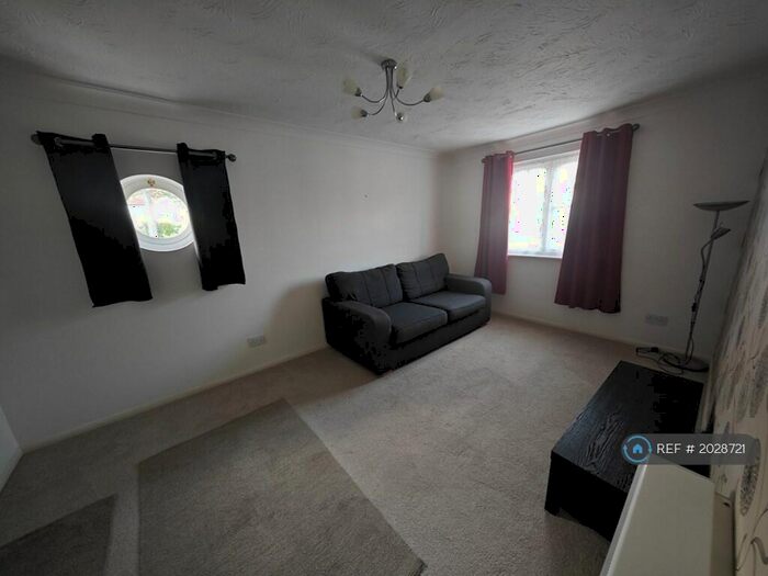 1 Bedroom Flat To Rent In Rosemont Close, Letchworth Garden City, SG6