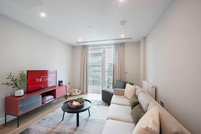 2 Bedroom Apartment To Rent In Moat Street, London, SW11