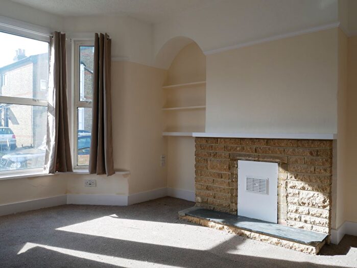 5 Bedroom Semi Detached House To Rent In Tachbrook Road, Uxbridge, UB8