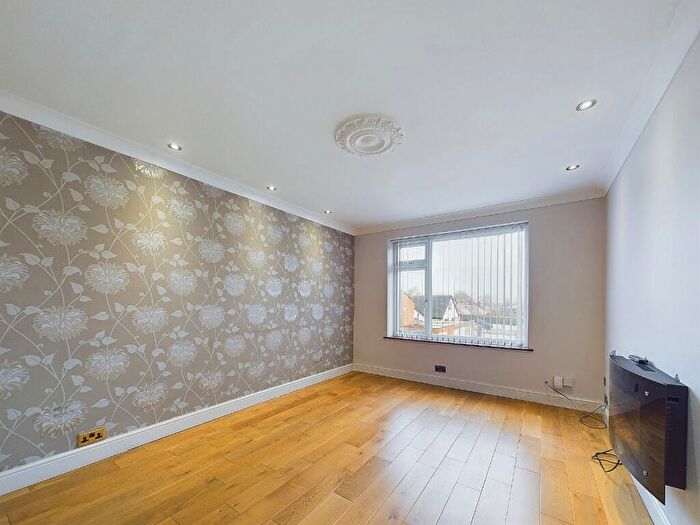 2 Bedroom Flat To Rent In Birchwood Parade, Woodside Drive, Dartford, Kent, DA2