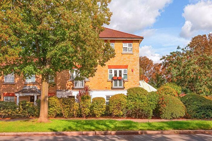 5 Bedroom Semi-Detached House For Sale In Honeypot Lane, Stanmore, NW9