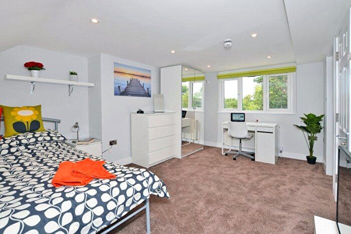 1 Bedroom Property To Rent In Oriental Road, Woking, Surrey, GU22