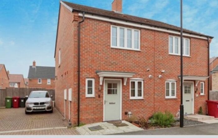 2 Bedroom Semi Detached House To Rent In Boundary Drive, Wexham, Slough, SL2