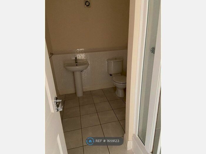 5 Bedroom Semi-Detached House To Rent In Thatcham Avenue Kingsway, Gloucester, GL2