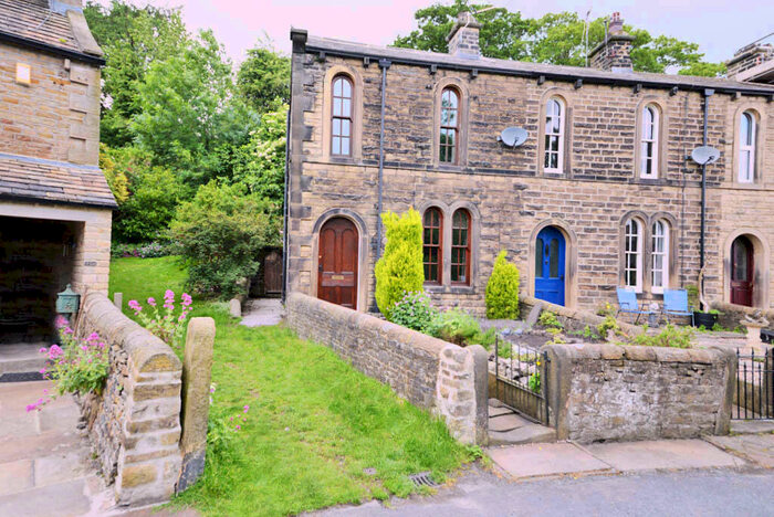 3 Bedroom Terraced House To Rent In Beckside, Carleton, BD23