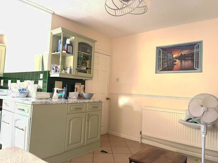 4 Bedroom Semi-Detached House To Rent In Fareham Road, Feltham, TW14