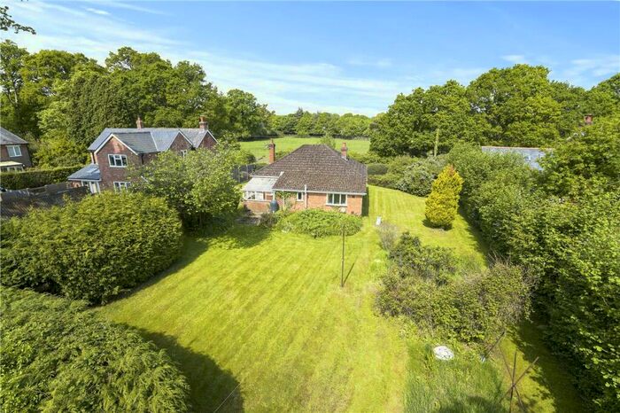 2 Bedroom Bungalow For Sale In Newbridge Road, Cadnam, Southampton, Hampshire, SO40