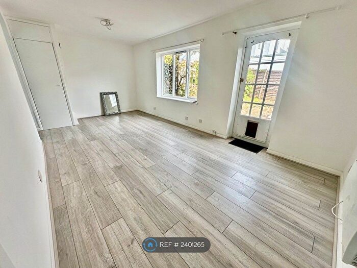 Studio To Rent In Lyric Drive, Greenford, UB6