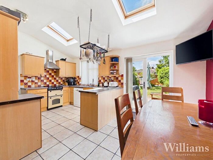 3 Bedroom Semi-Detached House For Sale In Walton Way, Aylesbury, HP21