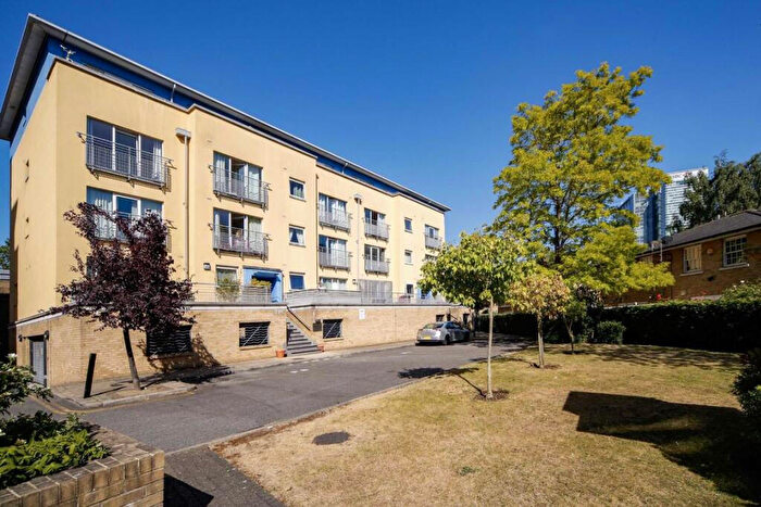 1 Bedroom Apartment To Rent In Welles Court, London, London, E14
