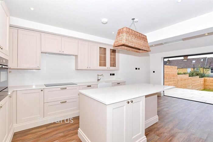 4 Bedroom Terraced House For Sale In Curzon Road, Maidstone, Penenden Heath, Kent, ME14