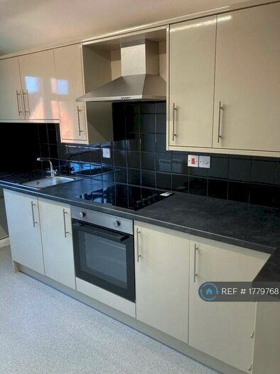 2 Bedroom Flat To Rent In Dorcas House, Yeovil, BA20