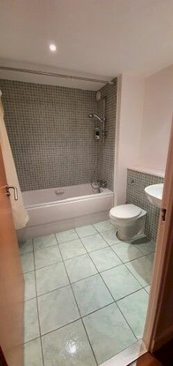 3 Bedroom Flat To Rent In Cables Wynd, Edinburgh, EH6