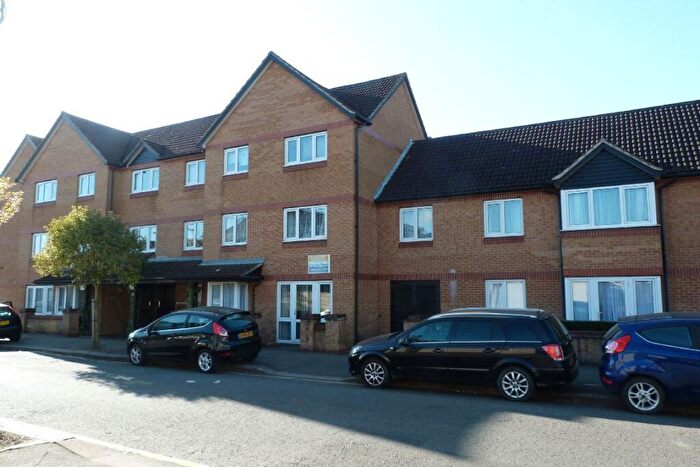 1 Bedroom Property To Rent In Parkview Court Newbury Park, IG2