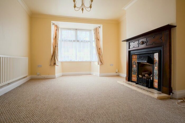 3 Bedroom Semi-Detached House To Rent In Parkland Drive, Oadby, Leicester, LE2