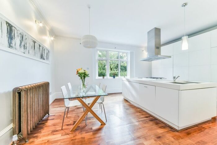 2 Bedroom Flat To Rent In Vanbrugh Park, London, SE3