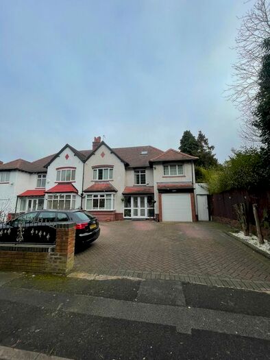 7 Bedroom Semi-Detached House To Rent In West Drive, Handsworth B20