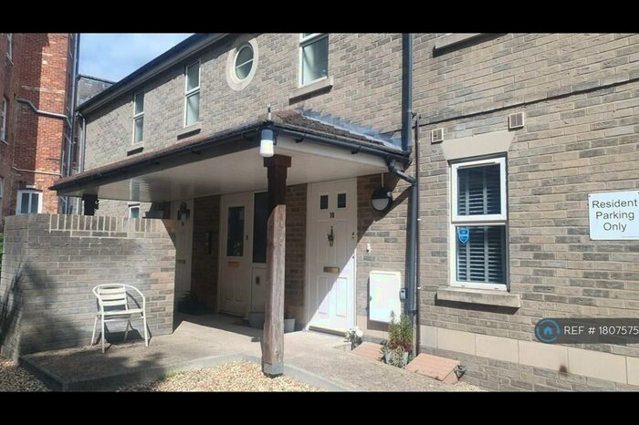 2 Bedroom Flat To Rent In Foxdale Court, Bournemouth, BH2