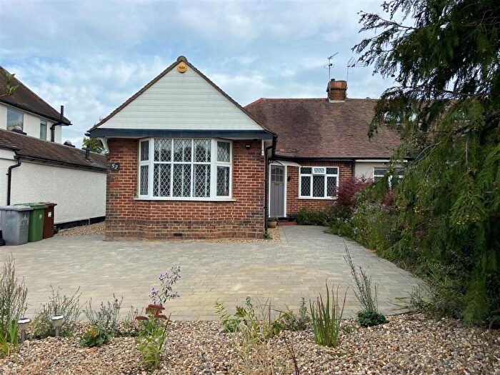 3 Bedroom Semi-Detached Bungalow To Rent In Billy Lows Lane, Potters Bar, EN6
