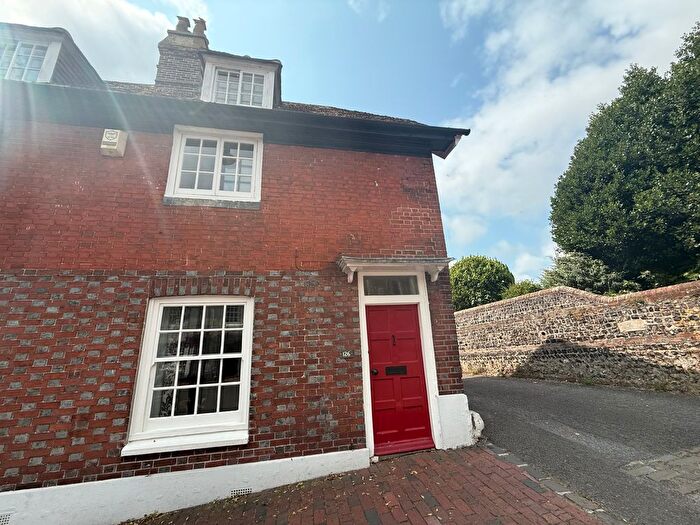 2 Bedroom Flat To Rent In High Street, Lewes, BN7