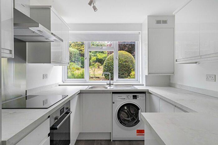 2 Bedroom Flat To Rent In Park Hill Road, Bromley, BR2