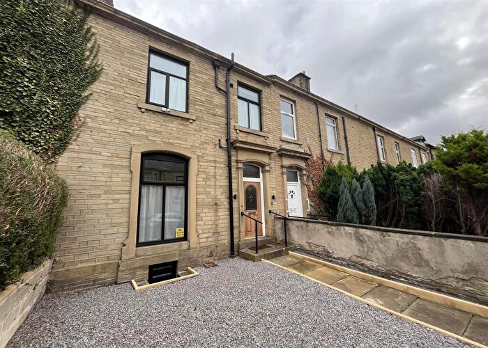 4 Bedroom Terraced House For Sale In Halifax Old Road, Huddersfield, HD2