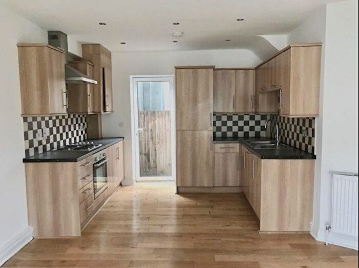 2 Bedroom End Of Terrace House To Rent In Lindal Road, London, London, SE4