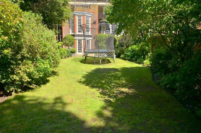 5 Bedroom Apartment To Rent In Greenaway Gardens, Hampstead, NW3