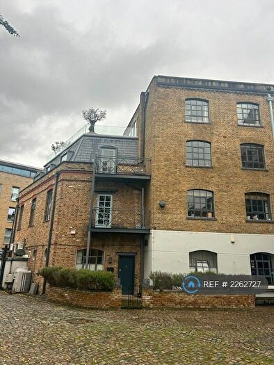 2 Bedroom Flat To Rent In Ship House, London, SW11