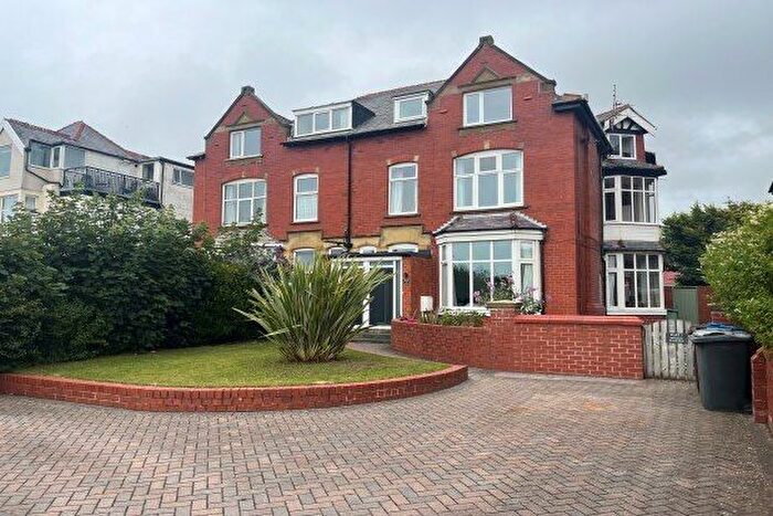 2 Bedroom Flat To Rent In Clifton Drive North, Lytham St. Annes, FY8