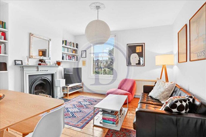 2 Bedroom Apartment For Sale In Mercers Road, London, N19