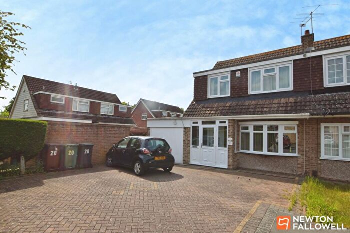 3 Bedroom Semi-Detached House For Sale In Roydale Close, Loughborough, LE11