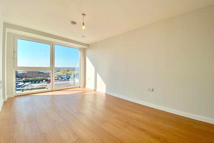 2 Bedroom Apartment To Rent In Victoria Riverside, Hunslet Road, Leeds, West Yorkshire, LS10