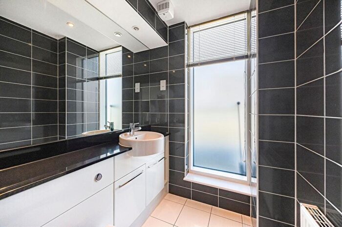 2 Bedroom Duplex To Rent In Western Gateway, Alaska Apartments, E16