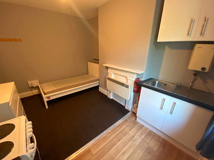 1 Bedroom Terraced House To Rent In Woodvile Road, Dewsbury, WF12