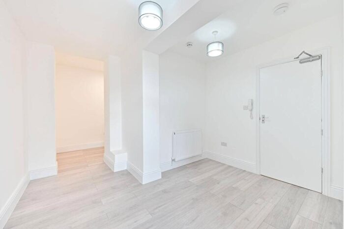 Studio To Rent In Mora Road, Cricklewood, London, NW2