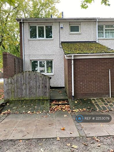 3 Bedroom End Of Terrace House To Rent In Rocheford Walk, Leeds, LS10