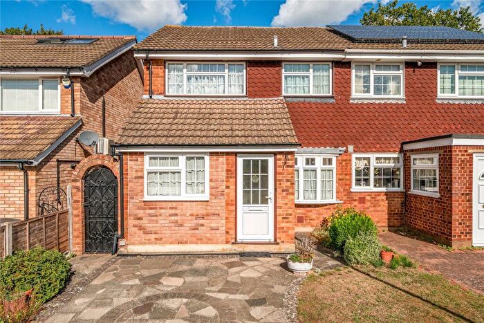 4 Bedroom Semi-Detached House For Sale In Gumping Road, Orpington, BR5