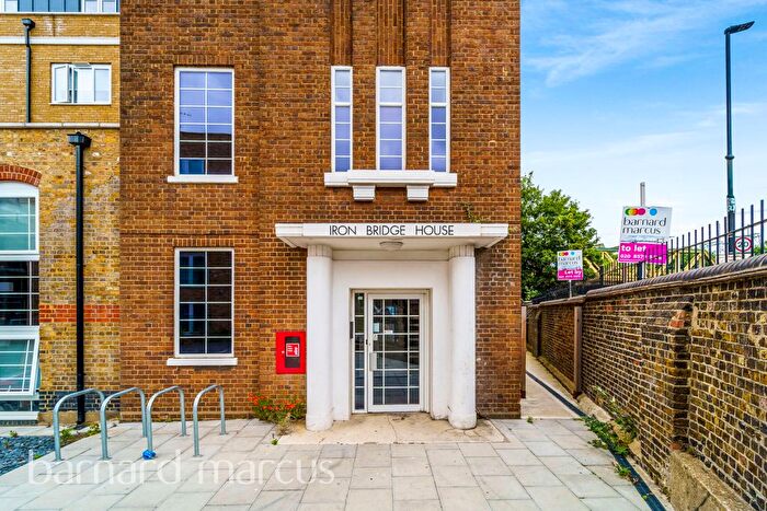 1 Bedroom Flat To Rent In Windmill Lane, Hanwell, UB2