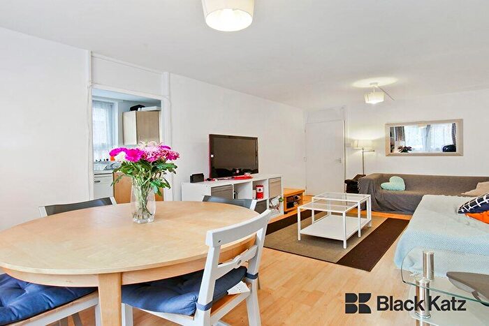 1 Bedroom Flat To Rent In Wallis Close, Clapham Junction, SW11