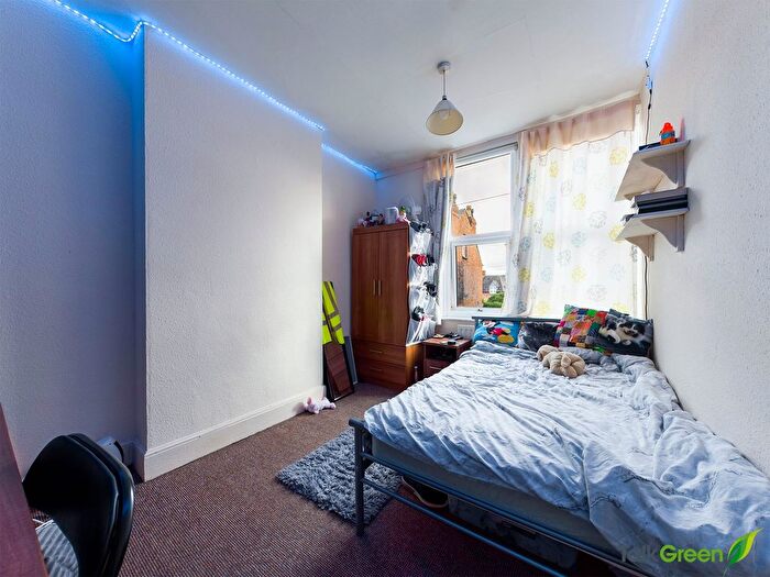 5 Bedroom Semi-Detached House To Rent In Park Avenue, Nottingham, NG2