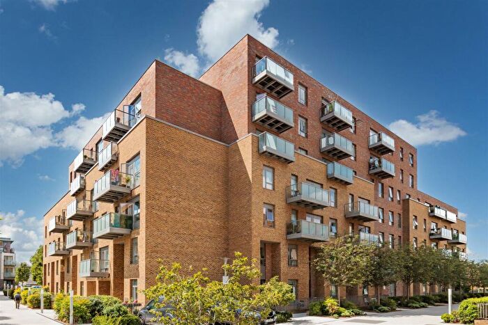2 Bedroom Apartment To Rent In Candish Court, Miles Road, Hornsey, N8
