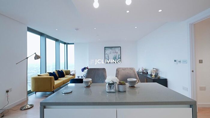 2 Bedroom Flat To Rent In Landmark Pinnacle, Marsh Wall, London, E14