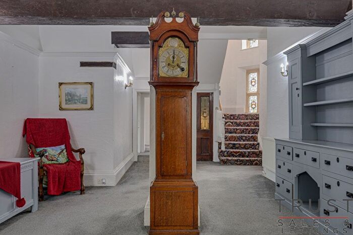 5 Bedroom Detached House To Rent In Liversedge Hall Lane, Liversedge, WF15