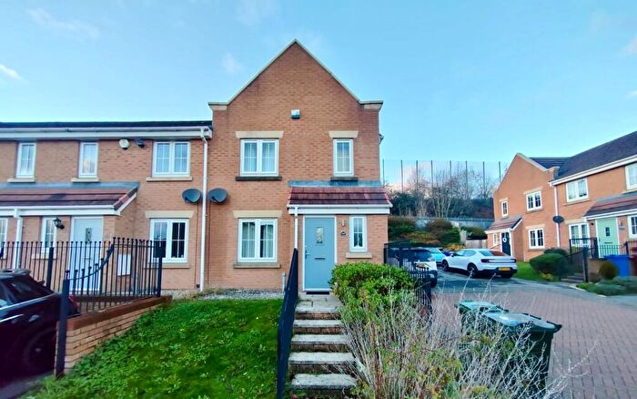 3 Bedroom Town House To Rent In Inchburn Crescent, Penistone, Sheffield, S36