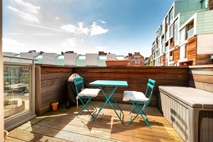 2 Bedroom Flat To Rent In Peacock Place, Islington, N1