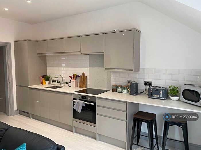 1 Bedroom Flat To Rent In Market Street, Stourbridge, DY8