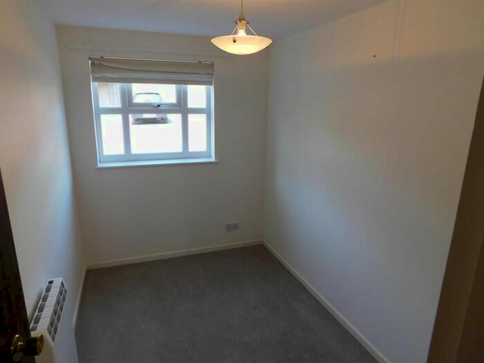 2 Bedroom Flat To Rent In Chathill Close, Whitley Bay, NE25