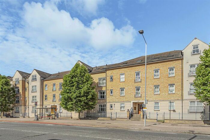 2 Bedroom Flat To Rent In Richmond Road, Kingston Upon Thames, KT2