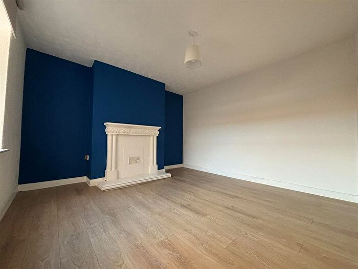 2 Bedroom End Of Terrace House To Rent In North View, West Carr Lane, Hull, HU7